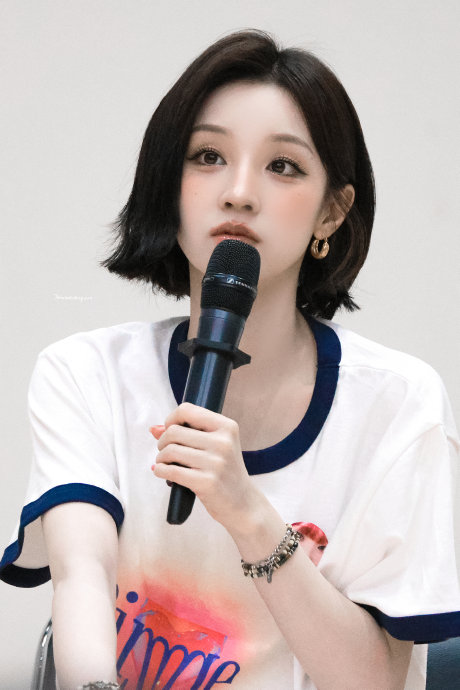 宋雨琦黑短直封神，夏日清爽少年感拉满