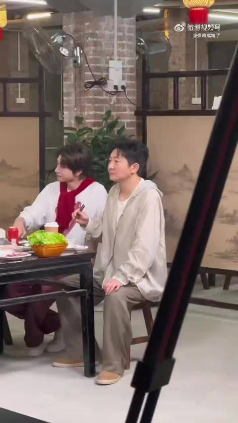 然然又去吃火锅了周翊然不想睡的星期五