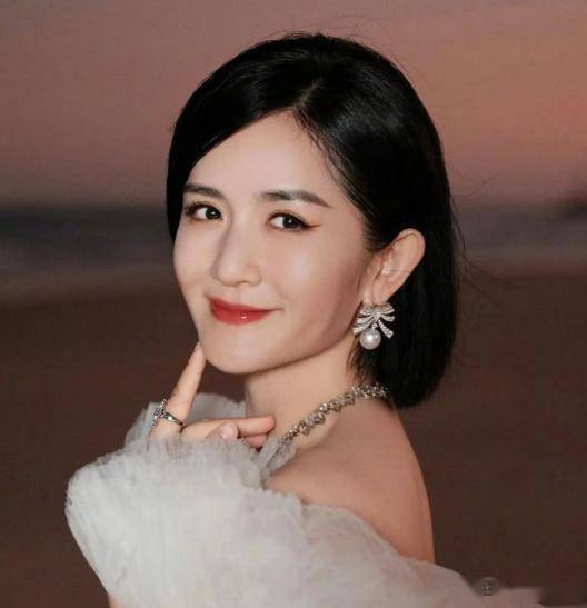 谢娜坦言演唱会邀请了张杰的团队：票价抵不上成本