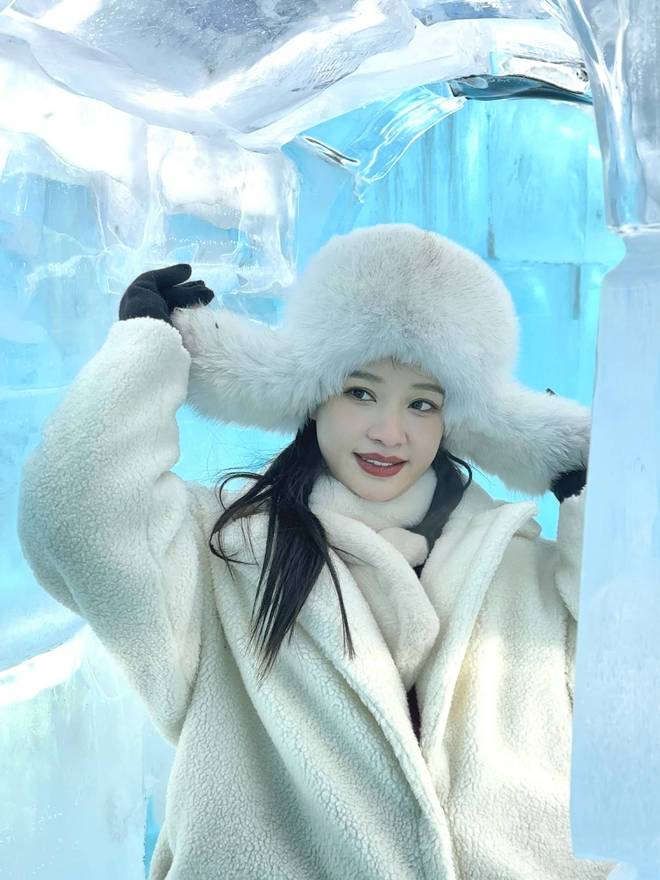 孙怡晒冰雪大世界打卡照，笑容治愈美丽“冻”人