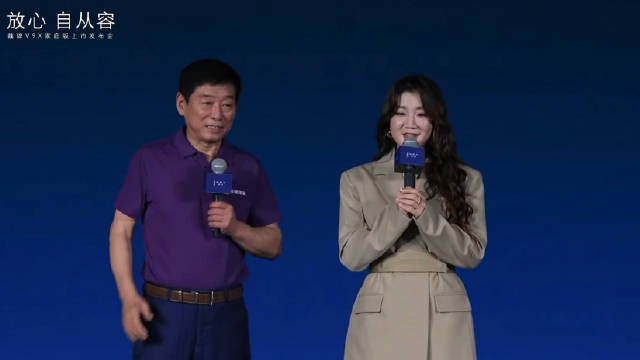 陈梦交车真情分享： 乒乓爱好者的魏建军亲自为陈梦交付魏牌V9X