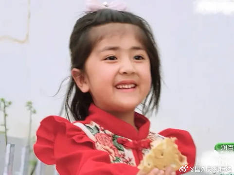 阿米乃看的人心软软的 还特意回去拿了玫瑰馕 妹妹们也舍不得哥哥们呀