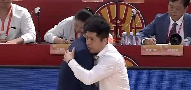 青岛男篮主帅刘维伟回应外界质疑：承受批评是教练职业的一部分