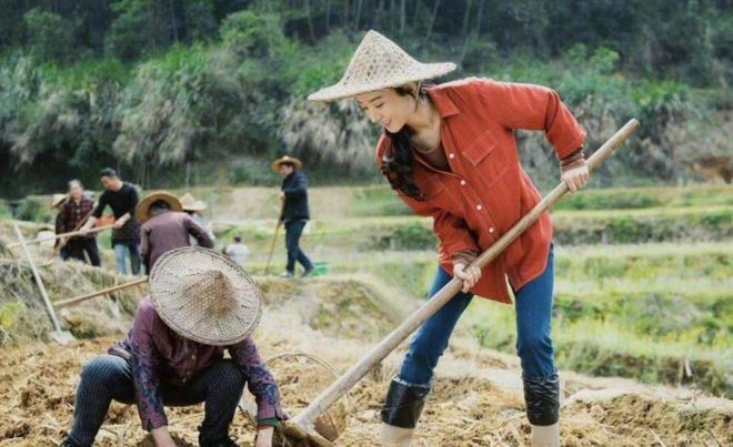杨紫问赵丽颖:为何会出演《希望的田野》雷金玉,赵丽颖回复超搞笑