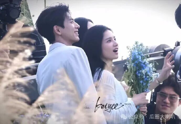 李现单膝跪地向张婧仪求婚?真相揭晓:一场“转晕了”的浪漫误会