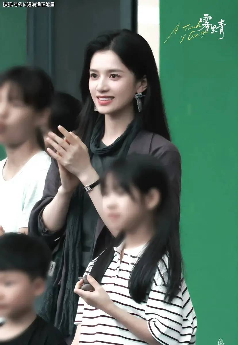 张婧仪《雾里青》路透出圈，颜值凭什么不靠精修硬撑？