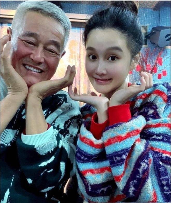 球球直播首曝光赵本山退休日常：遛鸟练字穿20元汗衫，拒绝直播带货原因让人泪目