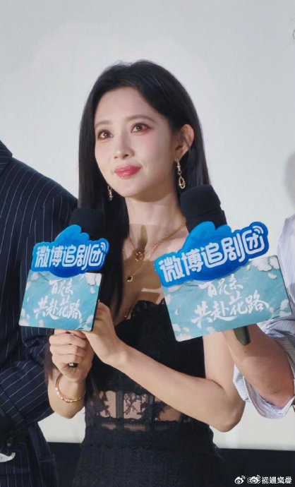 孟子义教唱歌时自己还会跑调吗？