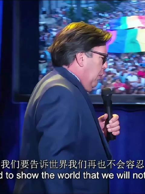 破产姐妹搞笑名场面麦克斯和卡洛琳不得不假装couple 的时刻 看美剧学英语
