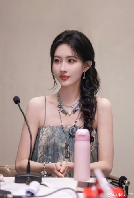 网友对孟子义唱歌跑调的态度是嘲笑还是喜欢？