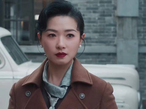 富二代明目张胆在警局门口撞人，太嚣张了