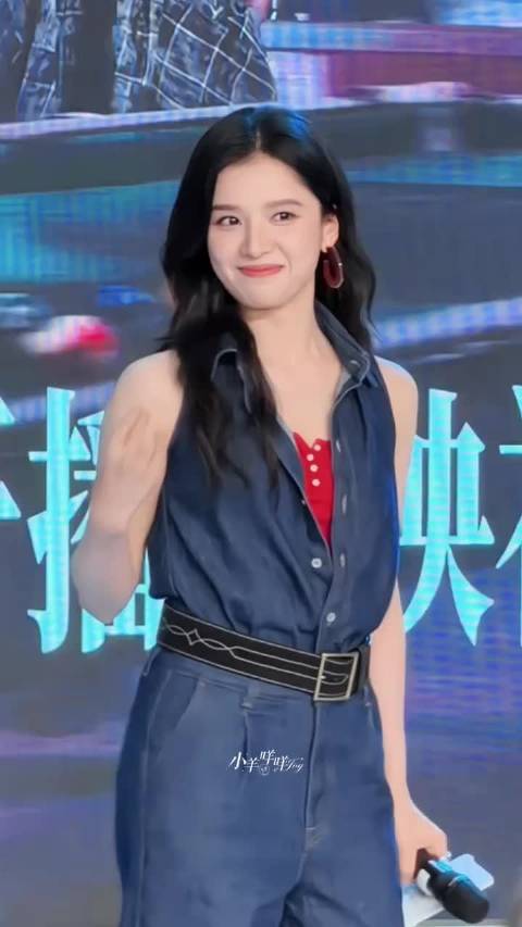 这个张婧仪随便扭扭都好看！支持学跳舞 跳给我们看