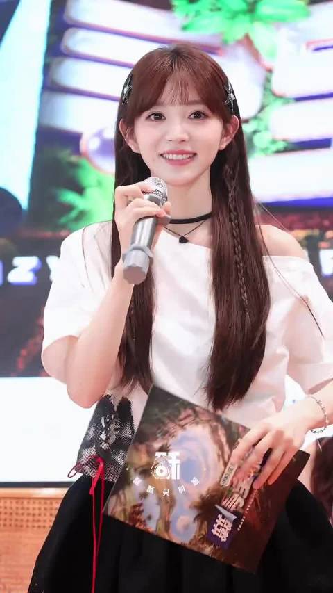 唱美声的小田又美又萌！咋没发现小田居然还有这样的技能啊，以后多唱啊！