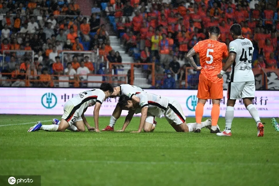 2球领先被逼平！中超：海港2-2云南，布尼亚明造2球，魏震岳鑫破门