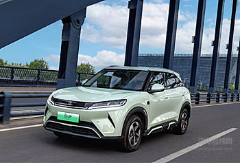 元UP 2025款 智驾版 401KM 领先型报价-参数详解/经销商及精美图集/比亚迪元UP车型评测
