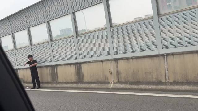 见过劳斯莱斯幻影3轮版吗？还得是奥迪A4！太猛了！