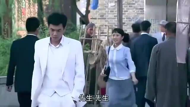 姑娘到军校找未婚夫，一报名字战士愣了，竟是自己
