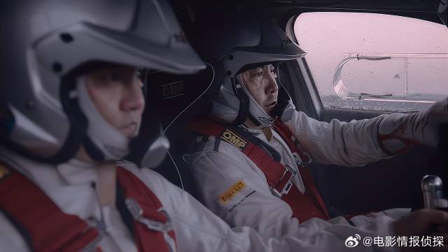 张驰和宇强不愧是黄金搭档，完美配合，携手冲出阻挡