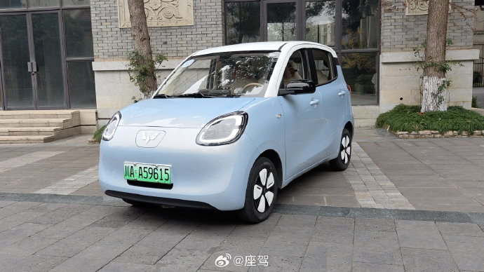 五菱宏光MINIEV四门版的安全配置有哪些？
