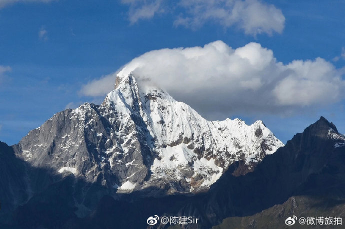 毕业旅行车上循环歌单：周杰伦、许巍、羽泉，前奏一响就泪目