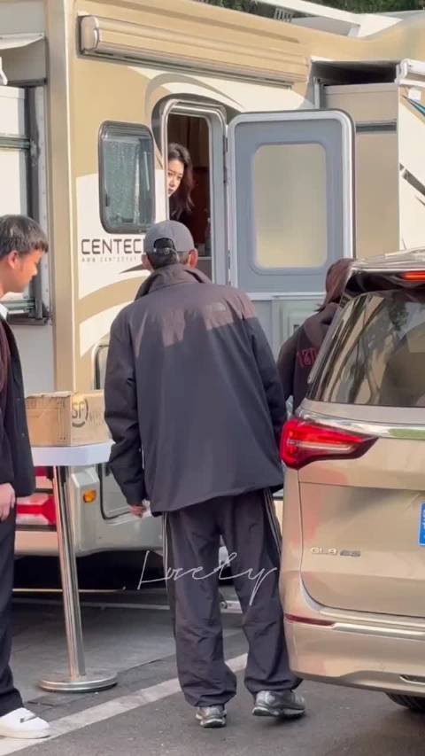 孙怡瘦到皮靴直往下掉，被指瘦得吓人不健康