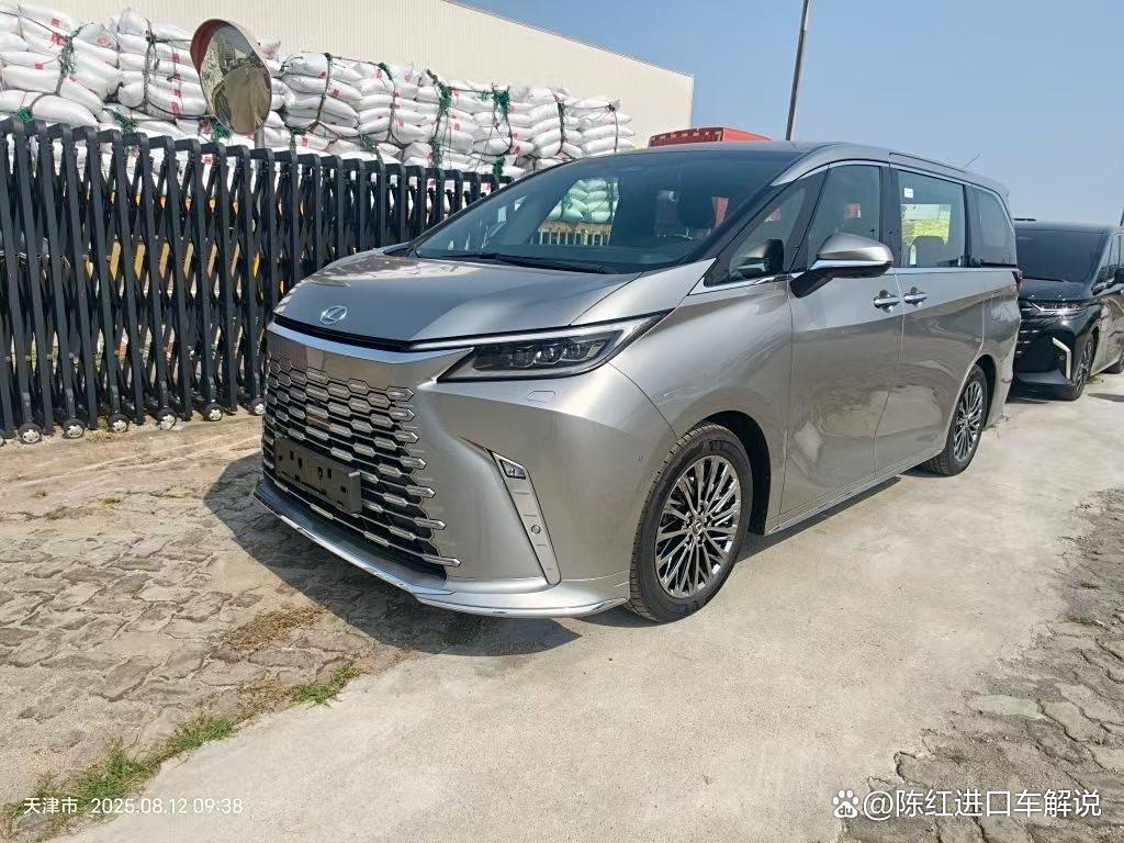 雷克萨斯LM500h