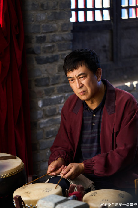 张嘉益在《主角》中饰演的鼓王有何特别之处？
