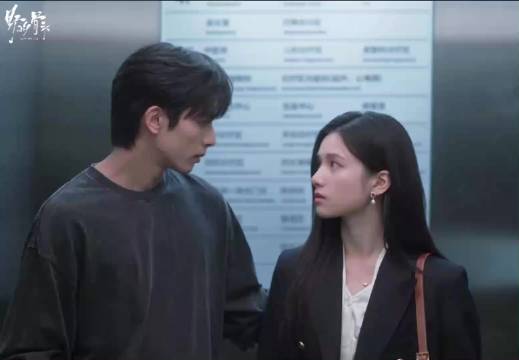 这一次脆弱的苗靖身边依旧有陈异~~ 野狗骨头预告 ，张婧仪苗靖 ，宋威龙陈异