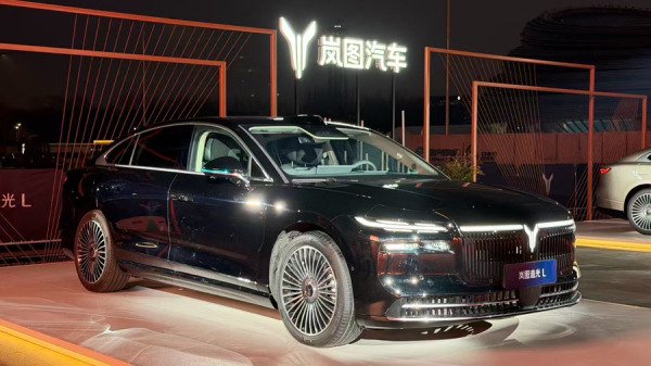 岚图追光L上市 成30万区间高端网约车和公务车竞品劲敌