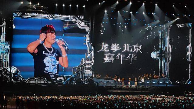 中餐厅包场周杰伦演唱会？黄晓明一句话让昆凌封神，头号迷弟王俊凯却缺席了！_鸟巢_出圈_合唱