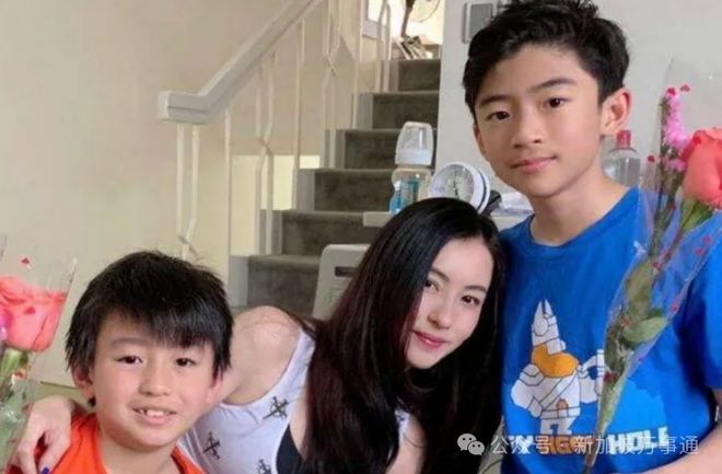 赵本山女儿自曝新加坡留学经历：研究生没读完回中国做网红