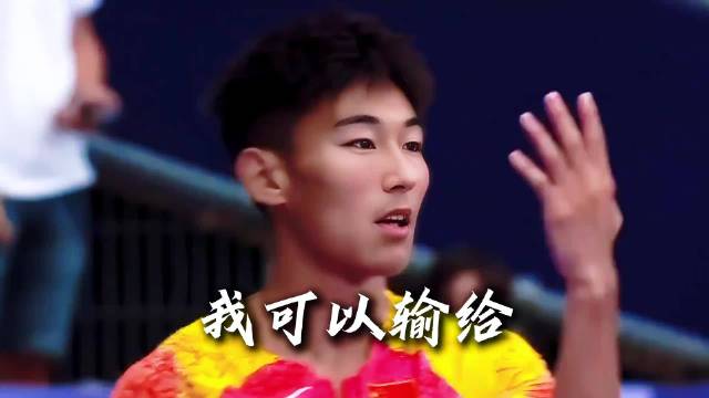 田径接力交接棒冲刺，传承热爱奔赴终点