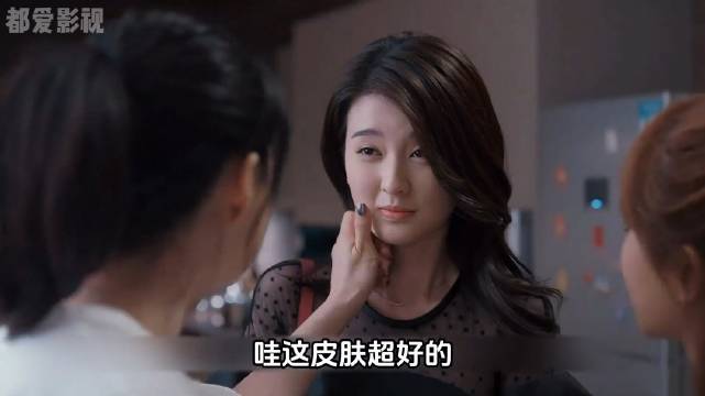“关雎尔摘掉眼镜像张曼玉！果然每个近视眼都是潜力股！”