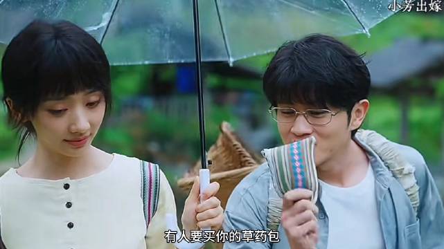 小芳随手做草药包获商机，与小叔联手售卖