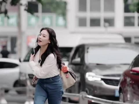 马思纯穿梅西球衣现场看世界杯决赛，全程沉浸式观赛