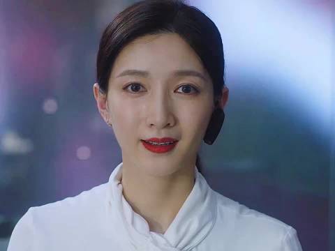 买菜大妈逛高档店被店员瞧不起 不料女人一个善举成功拿下百万大单