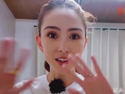 周杰伦夸昆凌温柔谦虚情商高，王俊凯彩带是重庆市树有心