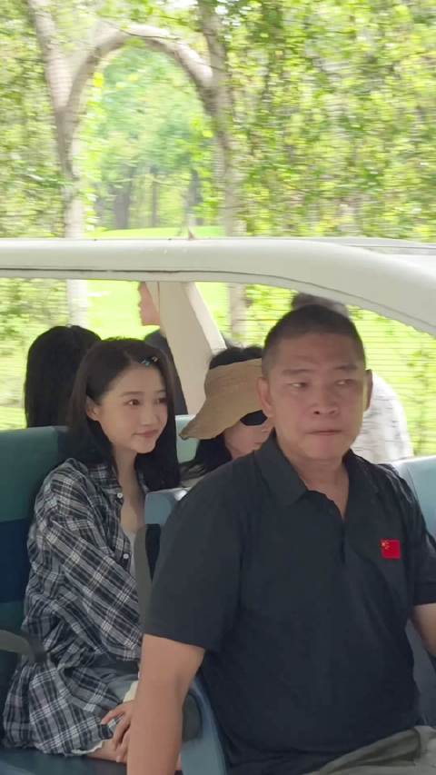 邓布利多 现在的我能抵抗厄里斯魔镜了 因为我亲眼见到了我渴望的人