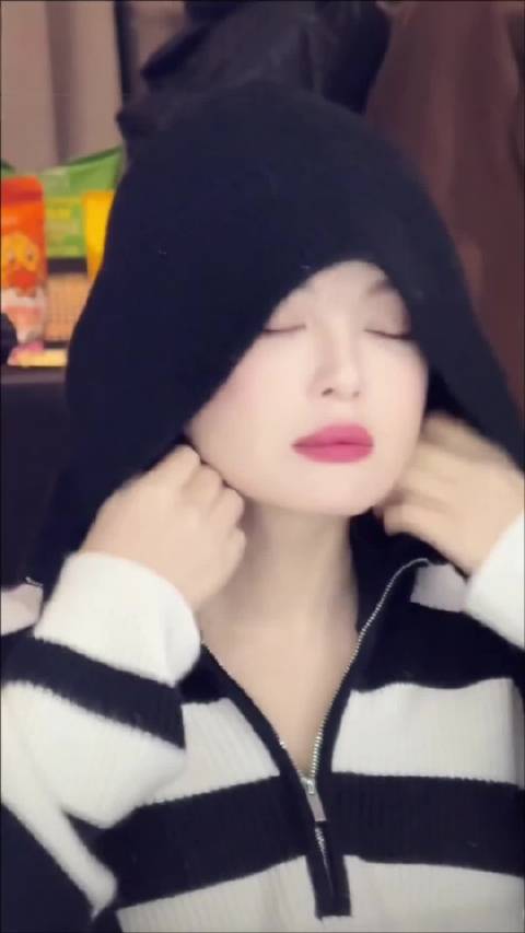今天是可盐可甜的蕾蕾，懒懒