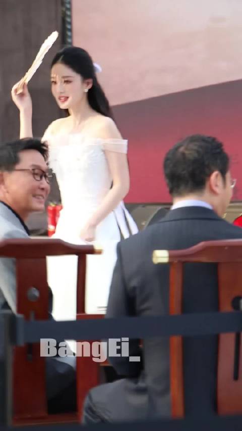 李沁活动路透小合集白裙好漂亮！