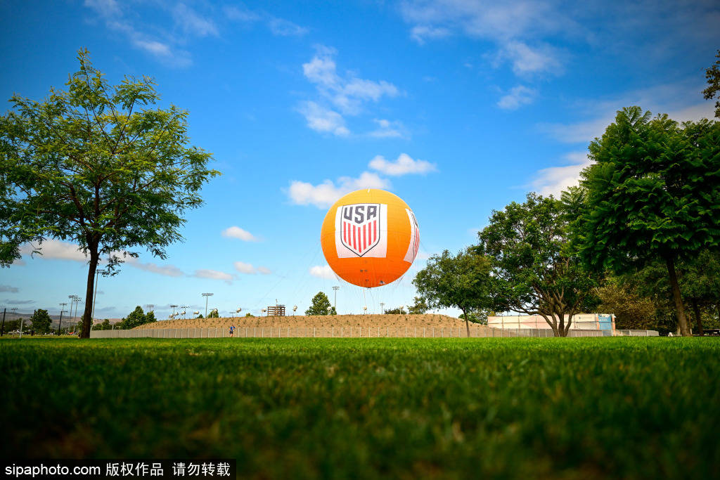 名人汇聚！奚梦瑶、何猷君、杨紫等明星现身2026年世界杯决赛，球迷热情高涨！