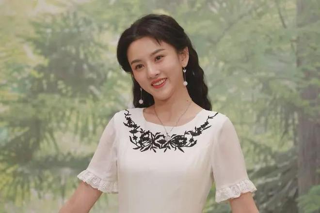 天津籍女演员瘦脱相到“皮包骨”，因极端节食在片场2次晕倒