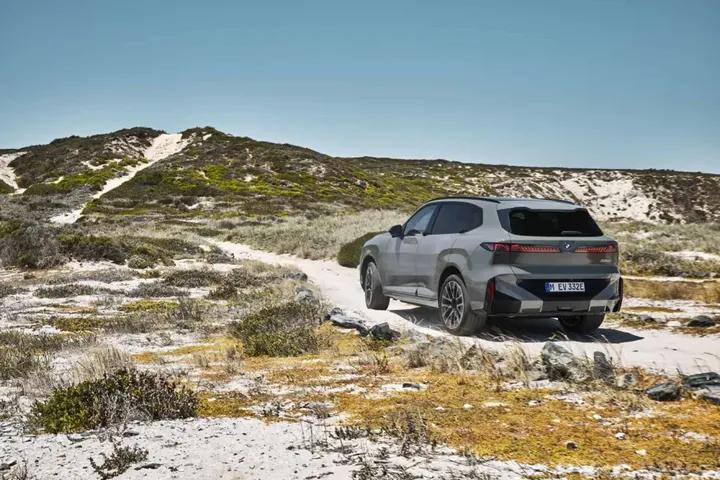 全新宝马X5放弃越野强化，家庭用户最关心的空间、安全、成本怎么样？