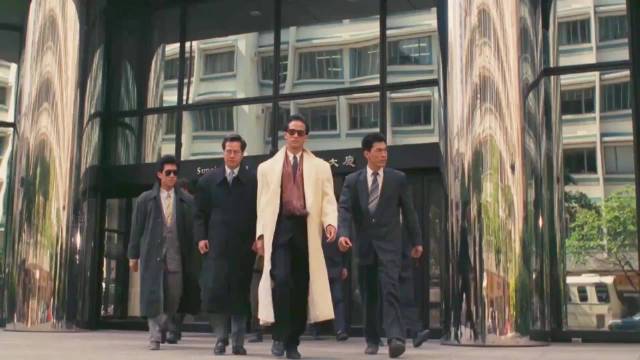 港片里那些霸气出场，走出六亲不认的步伐
