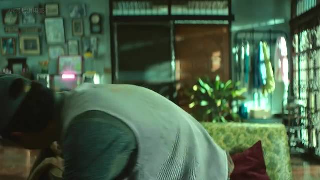 根据电影上面的情节剧情，李维杰想到了完美犯罪的办法