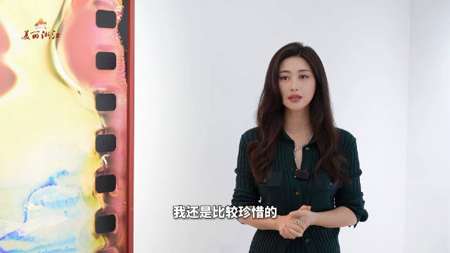 钱江视频朱珠专访来了！朱珠策划的展览在杭州展出，《河床开始回忆河流》正式登场