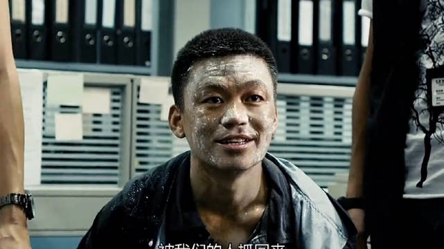 《追凶》大厦门口鬼鬼祟祟，刘青云王宝强等演员现身