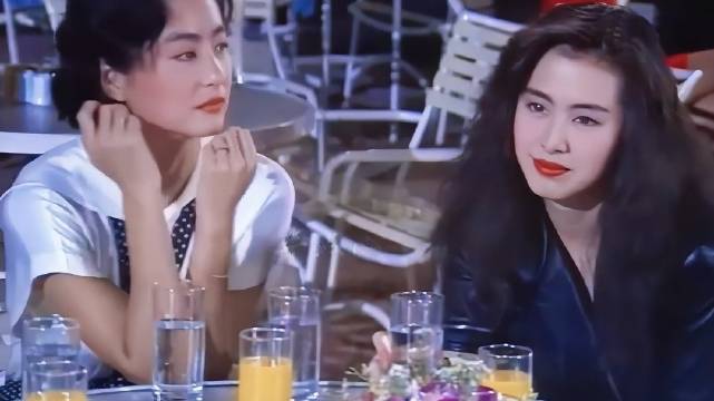 林青霞整个人都在发光，至少是在我眼里，看得目不转睛，太好看！