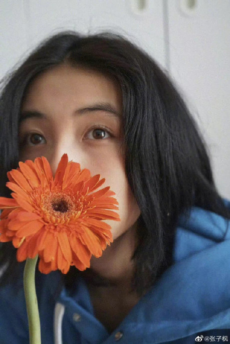 张子枫如何看待敬业与健康之间的平衡？
