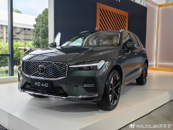 2026款XC60 T8与燃油版相比，综合使用成本哪个更划算？